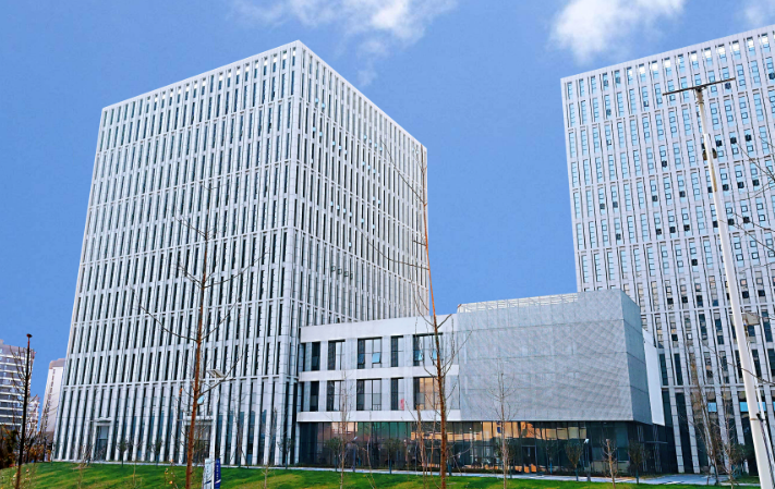 福建永大投资有限公司股权投资与商业地产投资业务模式对比分析